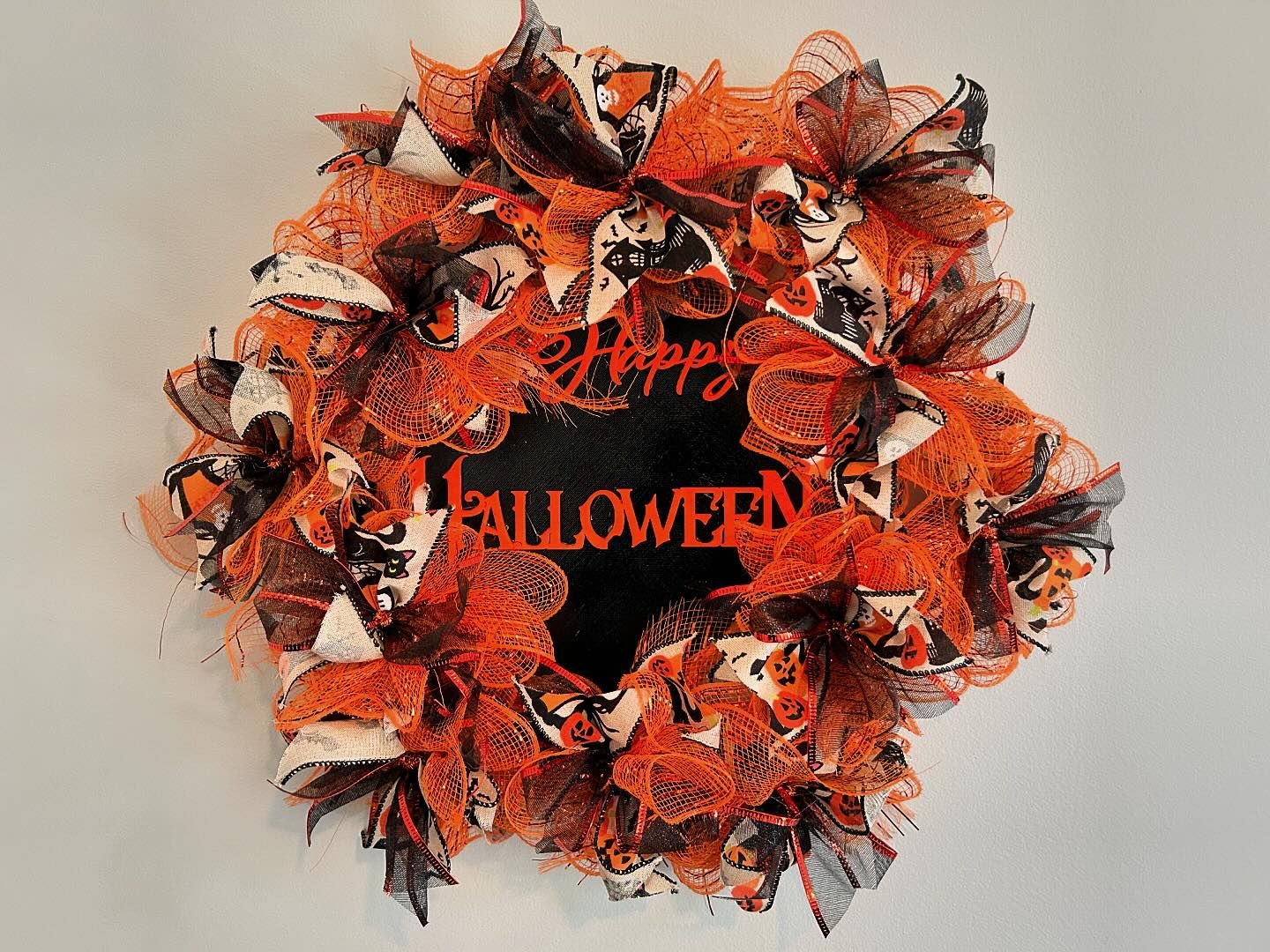 "Happy Halloween" Wreath - One by One Customs